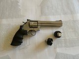 Smith and Wesson model 686-5 - 3 of 4