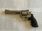 Smith and Wesson model 686-5 - 1 of 4