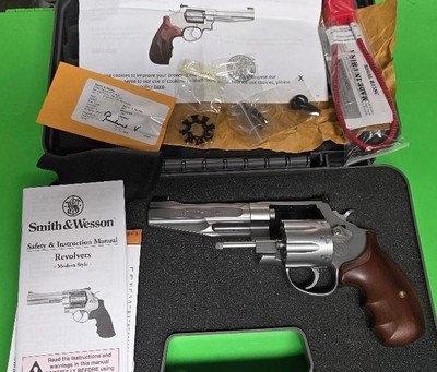 Smith & Wesson Performance Center Model 627-4 .357 Magnum Times 8 Revolver - Image 12 of 13