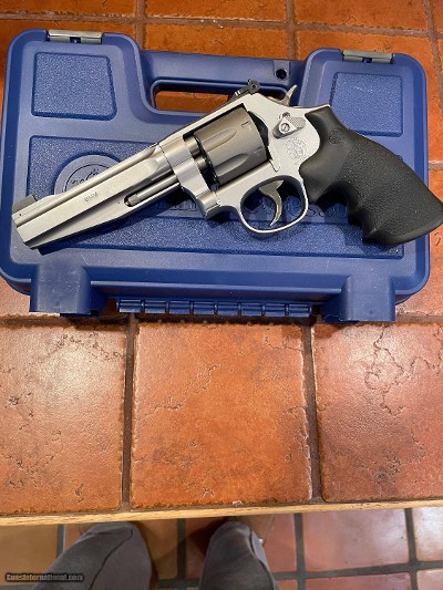 Smith & Wesson Model 986 7-Shot 9mm Target Revolver