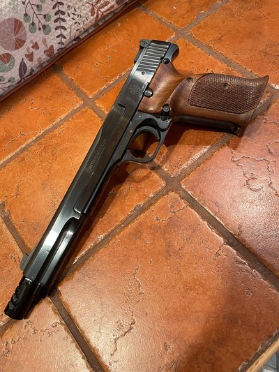 Smith & Wesson Model 41 .22 Long Rifle - Image 1 of 10