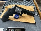 Smith & Wesson
M627
357 Mag. - 2 of 4