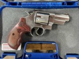 Smith & WessonM629Deluxe 44 Mag - 3 of 4