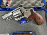 Smith & WessonM629Deluxe 44 Mag - 1 of 4