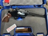 Smith & Wesson
M17 Masterpiece Classic
22 LR - 2 of 4