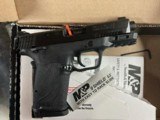 Smith & Wesson
M&P9
Shield EZ M2.0
TS
NS
9 MM luger - 3 of 4