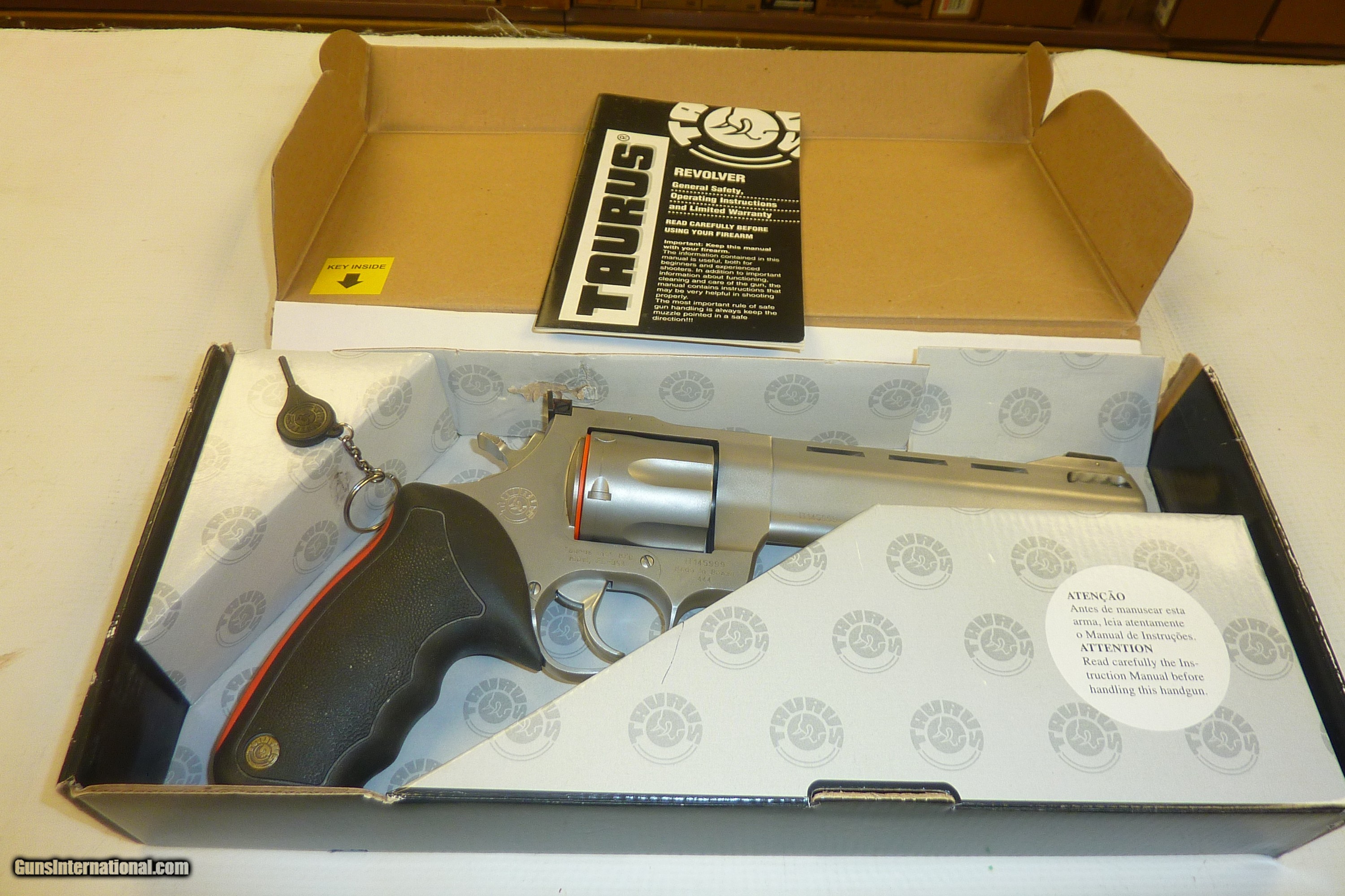 マルシン製　TAURUS RAGING BULL MAXI44マグナム6.5 Taurus M444 Raging Bull Handgun .44 Mag 6rd Capacity 6.5