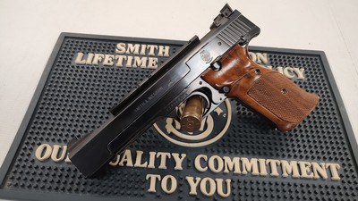 Smith & Wesson Model 41 22 cal 5.5