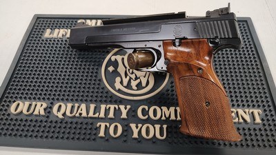 Smith & Wesson Model 41 22 cal 5.5