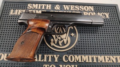 Smith & Wesson Model 41 22 cal 5.5