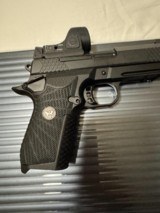 Wilson Combat EDC X9 TRIJICON SRO Black Edition 9MM WITH TWO CLIPS - 8 of 12