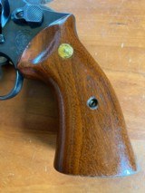 Smith & Wesson 19-5 with Scarce Smooth Target Grips - 4 of 9