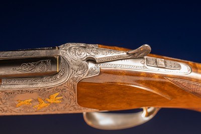 Browning B25 Superposed 20 Gauge shotgun engraved by Master Engraver Angelo Bee - Image 5 of 15