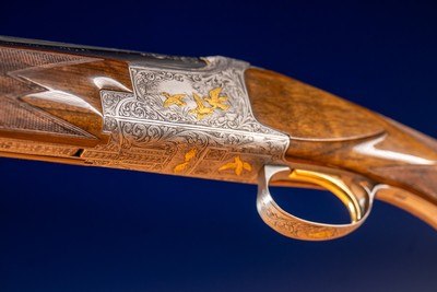 Browning B25 Superposed 20 Gauge shotgun engraved by Master Engraver Angelo Bee - Image 2 of 15