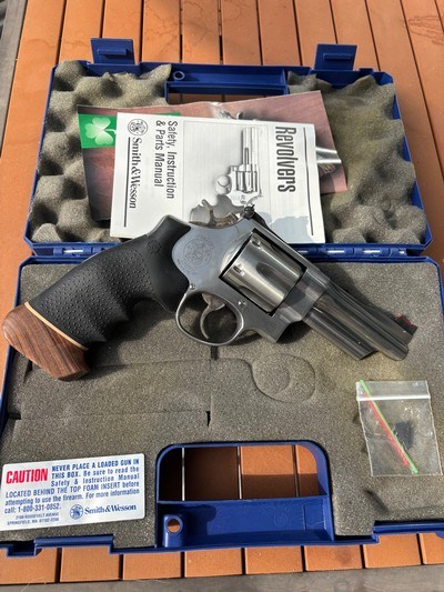 Vintage S&W 629-4 Mountain Gun not Ruger Colt Taurus