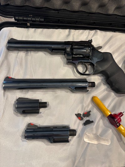 Rare Complete early Dan Wesson Kit.. All Barrels…. Tools, sights, 3 grips… barely fired - Image 2 of 14