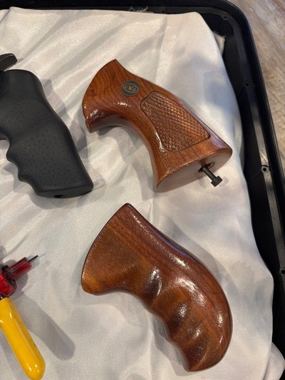 Rare Complete early Dan Wesson Kit.. All Barrels…. Tools, sights, 3 grips… barely fired - Image 3 of 14