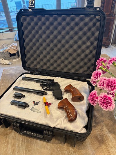 Rare Complete early Dan Wesson Kit.. All Barrels…. Tools, sights, 3 grips… barely fired - Image 7 of 14
