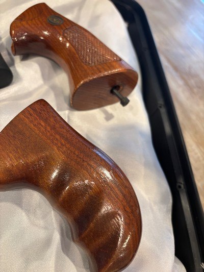Rare Complete early Dan Wesson Kit.. All Barrels…. Tools, sights, 3 grips… barely fired - Image 9 of 14