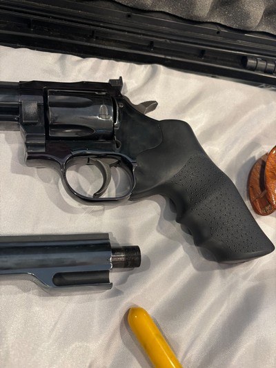 Rare Complete early Dan Wesson Kit.. All Barrels…. Tools, sights, 3 grips… barely fired - Image 12 of 14