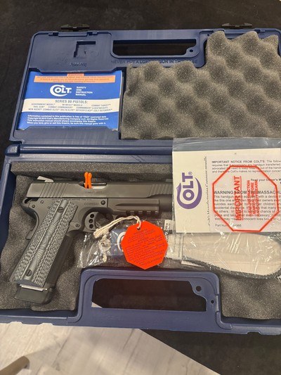 NIB Beautiful Colt Combat Unit #262 with all the Custom Features… - Image 1 of 5