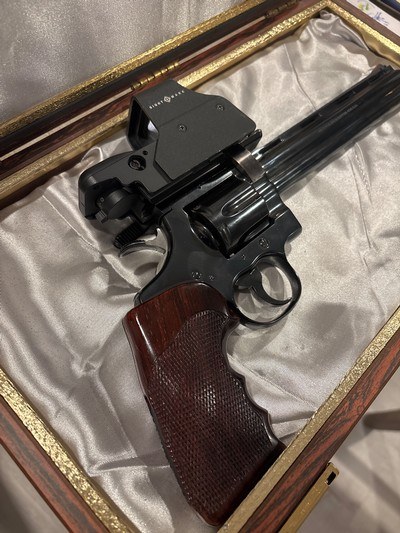 Beautiful 1986 bright polished blue 8” Python, barely fired with SightMark reticle…. A Hunting Machine - Image 7 of 15