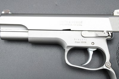 1990 Smith & Wesson 1006 Third Gen 10mm Auto Early TEV Prefix S&W 3 Mags Factory Box - Image 12 of 25