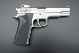 1990 Smith & Wesson 1006 Third Gen 10mm Auto Early TEV Prefix S&W 3 Mags Factory Box - Image 5 of 25