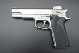 1990 Smith & Wesson 1006 Third Gen 10mm Auto Early TEV Prefix S&W 3 Mags Factory Box - Image 9 of 25