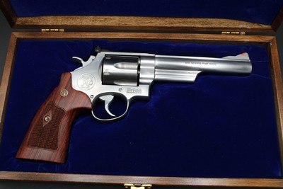 1988 Smith & Wesson 629-1 .44 Magnum 1988 Iditarod Commemorative Limited Edition - Image 22 of 23
