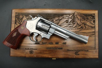 1988 Smith & Wesson 629-1 .44 Magnum 1988 Iditarod Commemorative Limited Edition - Image 2 of 23