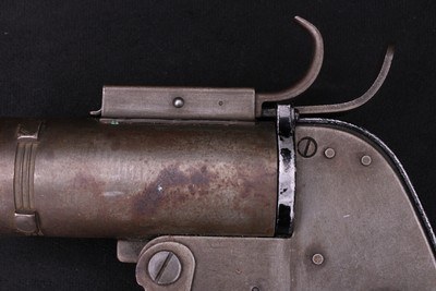 WWII U.S. PROPERTY M-8 Pyrotechnic 37MM Signal Flare Pistol w/ Aircraft Locking Lugs - Image 10 of 21