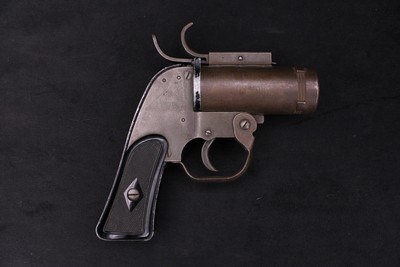 WWII U.S. PROPERTY M-8 Pyrotechnic 37MM Signal Flare Pistol w/ Aircraft Locking Lugs - Image 2 of 21