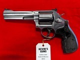 Smith & Wesson 686-6 - 2 of 2