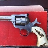 COWBOY SHOOTER RUGER STAINLESS STEEL NEW MODEL SINGLE SIX .22 .22MAG & EXTRAS - 8 of 13