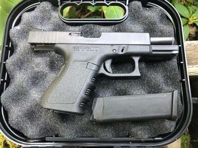 GLOCK G19 GEN 3 9MM VG CONDITION w/BRIGHT SIGHTS ORIGINAL BOX - Image 2 of 12