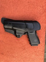 GLOCK 19 GEN3 9mm MADE IN AUSTRIA in MINT CONDITION - Image 8 of 13
