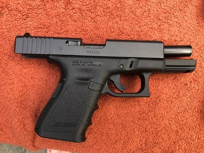GLOCK 19 GEN3 9mm MADE IN AUSTRIA in MINT CONDITION - Image 5 of 13
