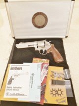Smith & Wesson Performance Center Model 627-3 V-Comp Jerry Miculek Special 8 -Shot