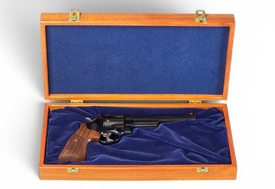 Smith & Wesson 29-10 44 Magnum with original box & display case 6.5