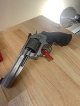 Smith /Wessson Model 986 9mm - 2 of 7