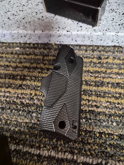 Crimson CTC Trace Laser Grip LG 404 PF 1911 Officer's and Compact - Image 5 of 5