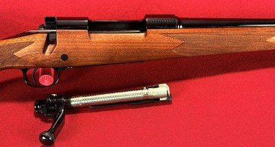 WINCHESTER MODEL 70 LW SUPER GRADE in .257 ROBERTS, NEW IN BOX - Image 4 of 20