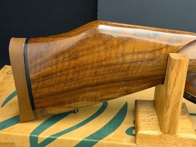 ****LIKE NEW IN BOX **24K GOLD PLATED** FLORAL SCROLL ENGRAVED*** WEATHERBY MARK V ROYAL ULTRAMARK WBY 257 MAG. - Image 2 of 20