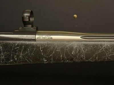 ****LIKE NEW*** WEATHERBY MARK V