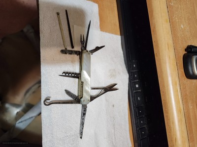pearl scales multi tool pocket
knife
