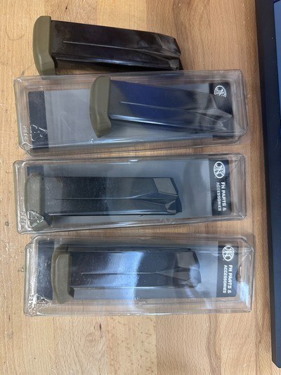 FN FNX 45 15 round
Magazine FDE color