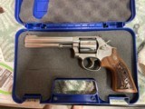 Smith & Wesson 686-6 plus deluxe stainless - 1 of 7