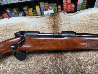 WINCHESTER MODEL 70 FEATHERWEIGHT .264 WIN. MAGNUM PRE 64 - Image 10 of 14