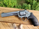 S&W Model 617-6, 6